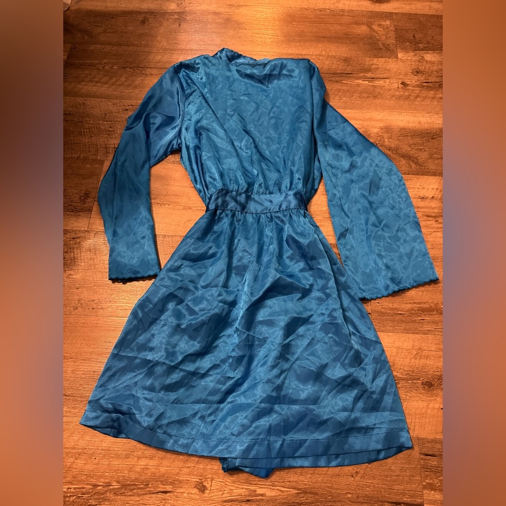 Morgan Taylor Blue Robe - Picture 2 of 3